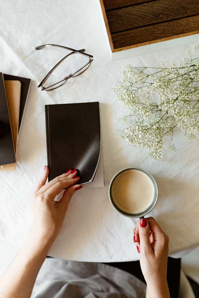 Manifestation Journal Prompts to Clarify Your Goals